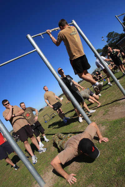 Soldiers doing pull-ups