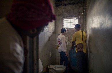 ICRC staff evaluates the living conditions of the detainees