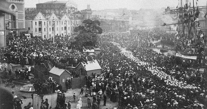 Departure of the NSW Contingent for Sudan on 03 March, 1885 from Circular Quay..