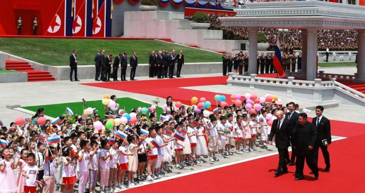 Kim Jong-un and Vladimir Putin at Kim Il-sung square