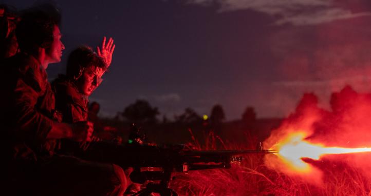 Australian Army soldiers firing the MAG 58 at night.