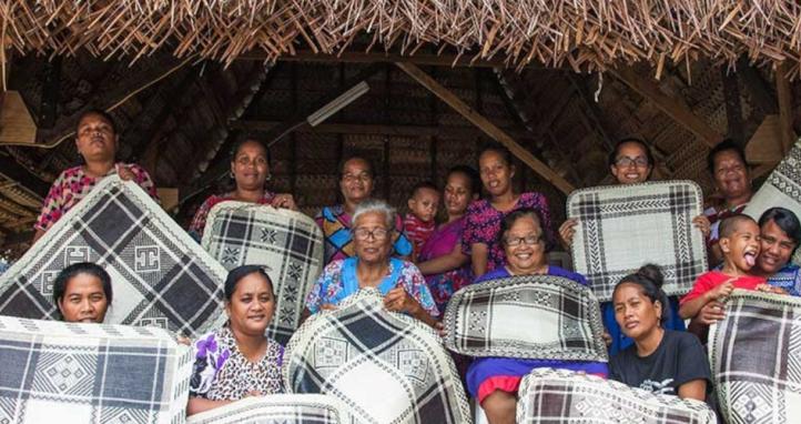 Participants of the Jaki-ed weaving workshop at the University of the South Pacific campus in Majuro, Republic of the Marshall Islands
