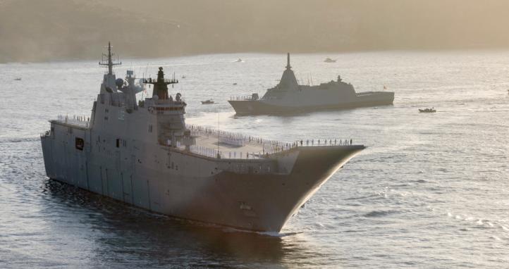 HMAS Canberra and JS Kumano sail into Sydney Harbour in the early morning for the Exercise Kakadu Fleet Review.